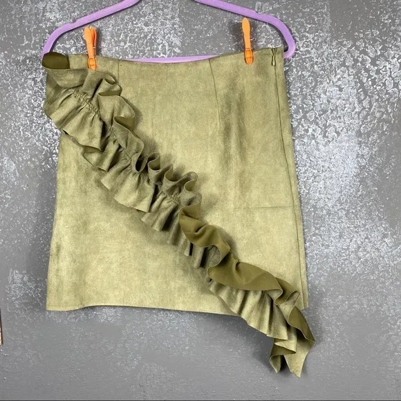 AIDEN RUFFLE MINI SKIRT olive green faux suede