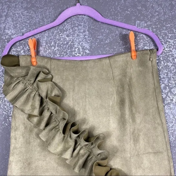 AIDEN RUFFLE MINI SKIRT olive green faux suede