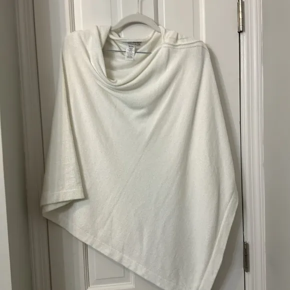 Barefoot dreams cozy chic ultra lite asymmetrical poncho Never used