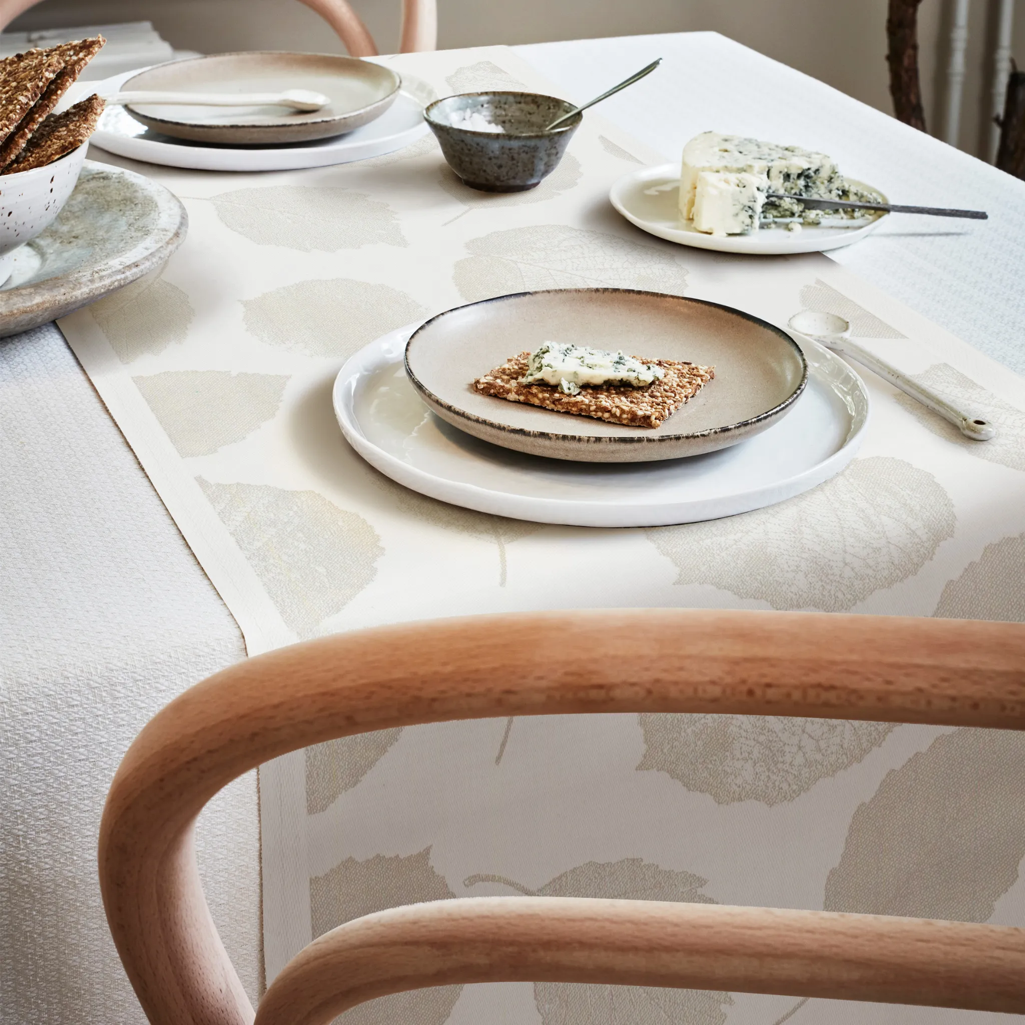 Bladnerv Table Runner