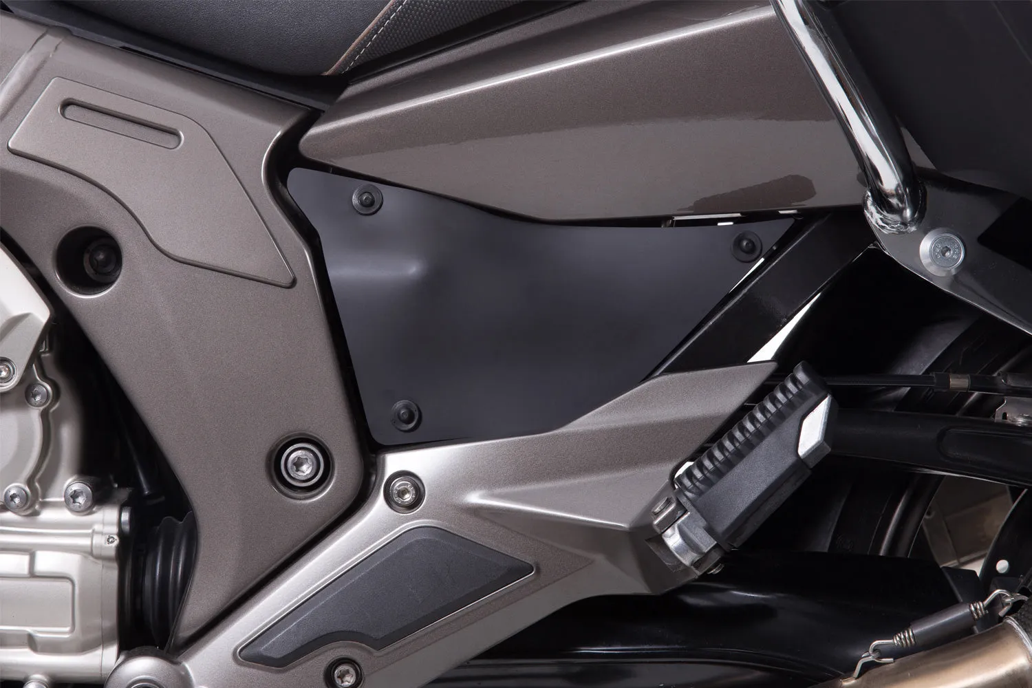 BMW K1600GT/GTL - Side Cover kit