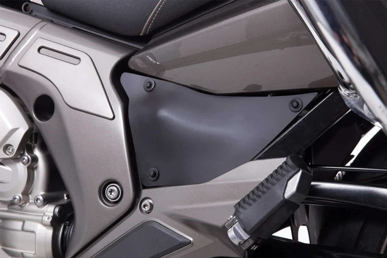 BMW K1600GT/GTL - Side Cover kit