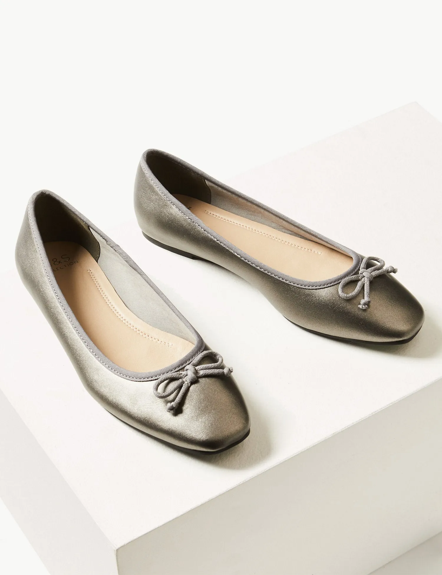 Bow Square Toe Pumps