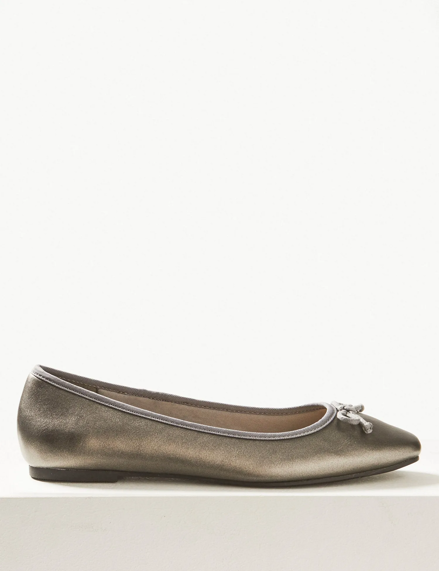 Bow Square Toe Pumps