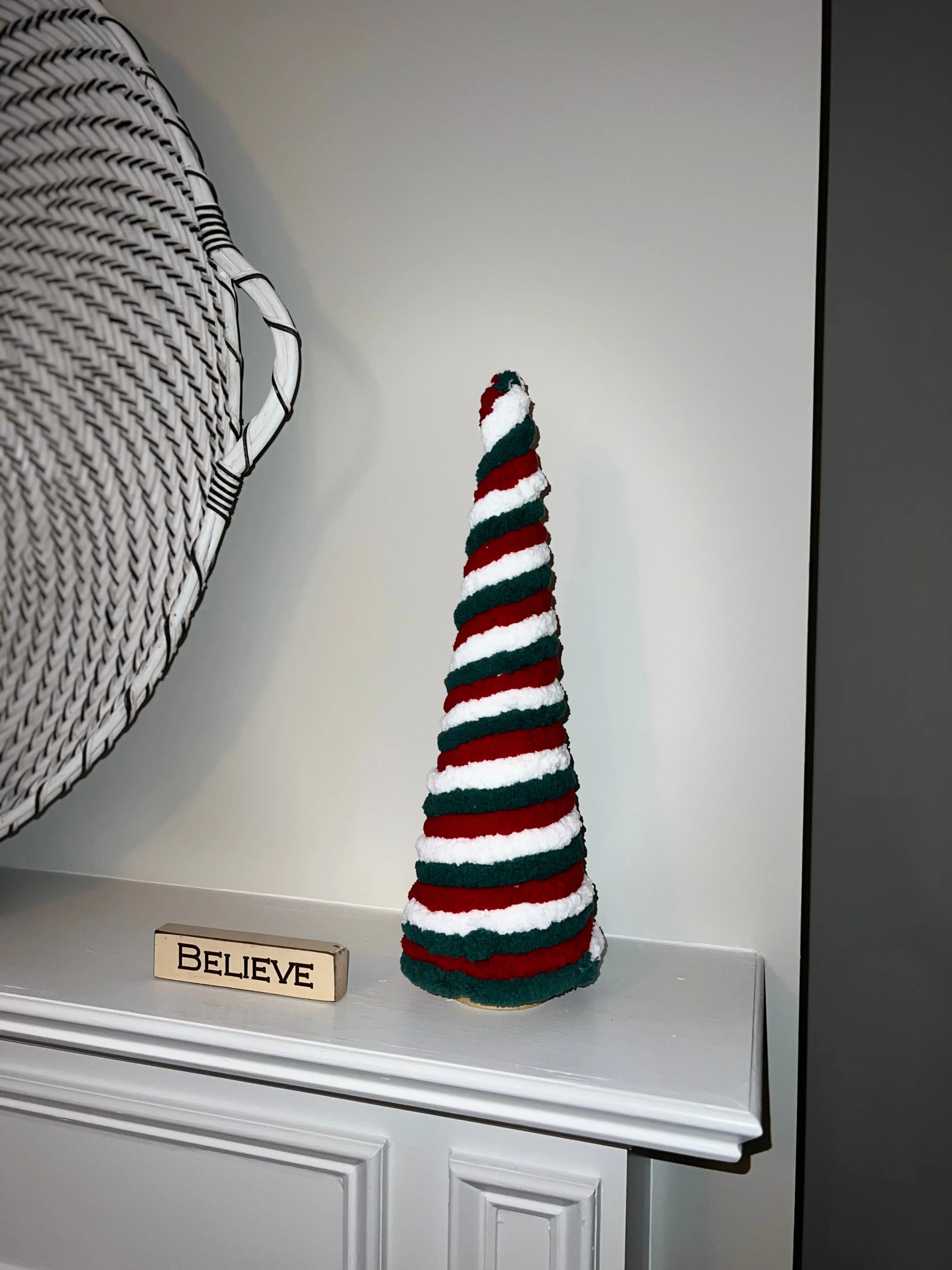 Cozy Christmas Tree Sage & White