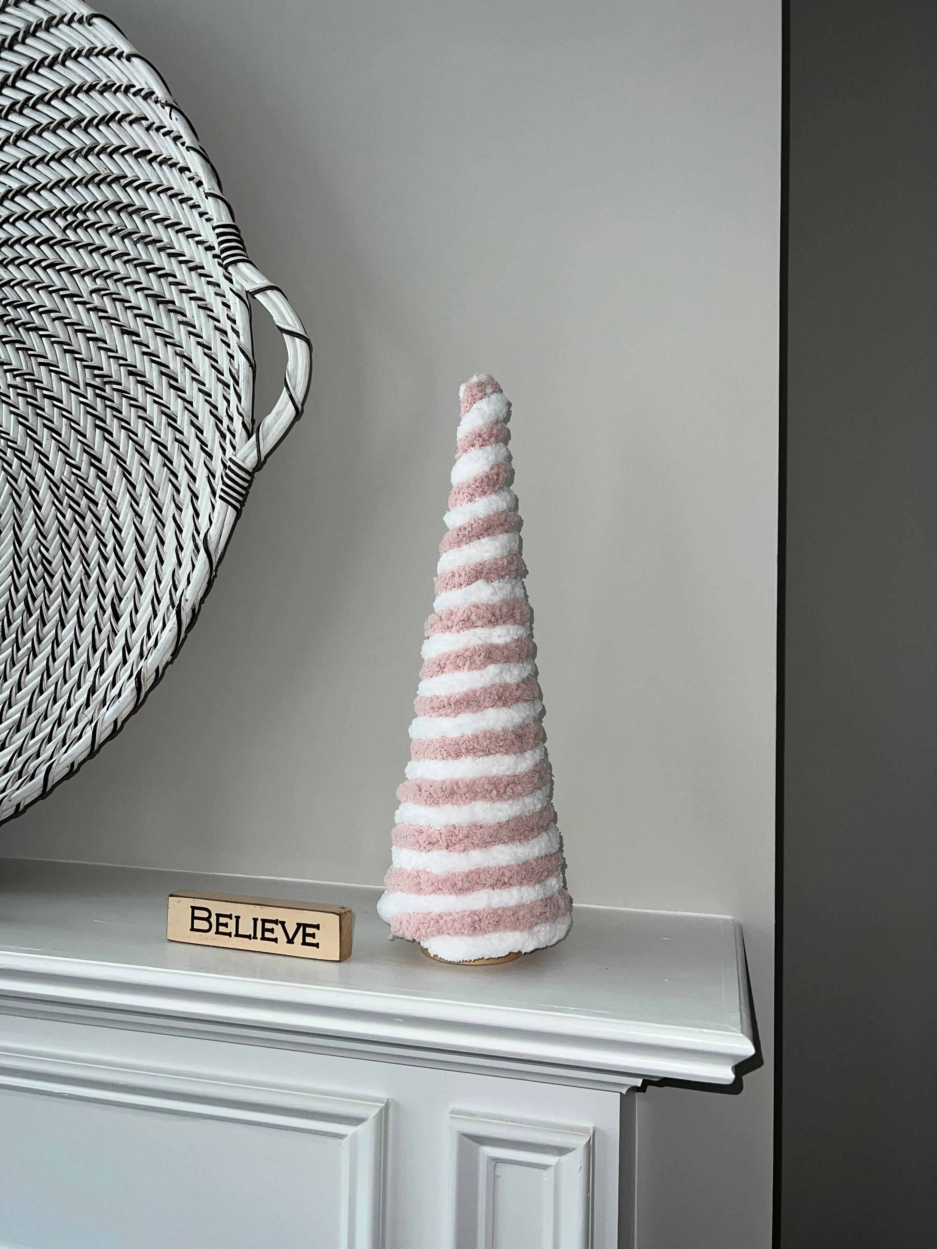 Cozy Christmas Tree Sage & White