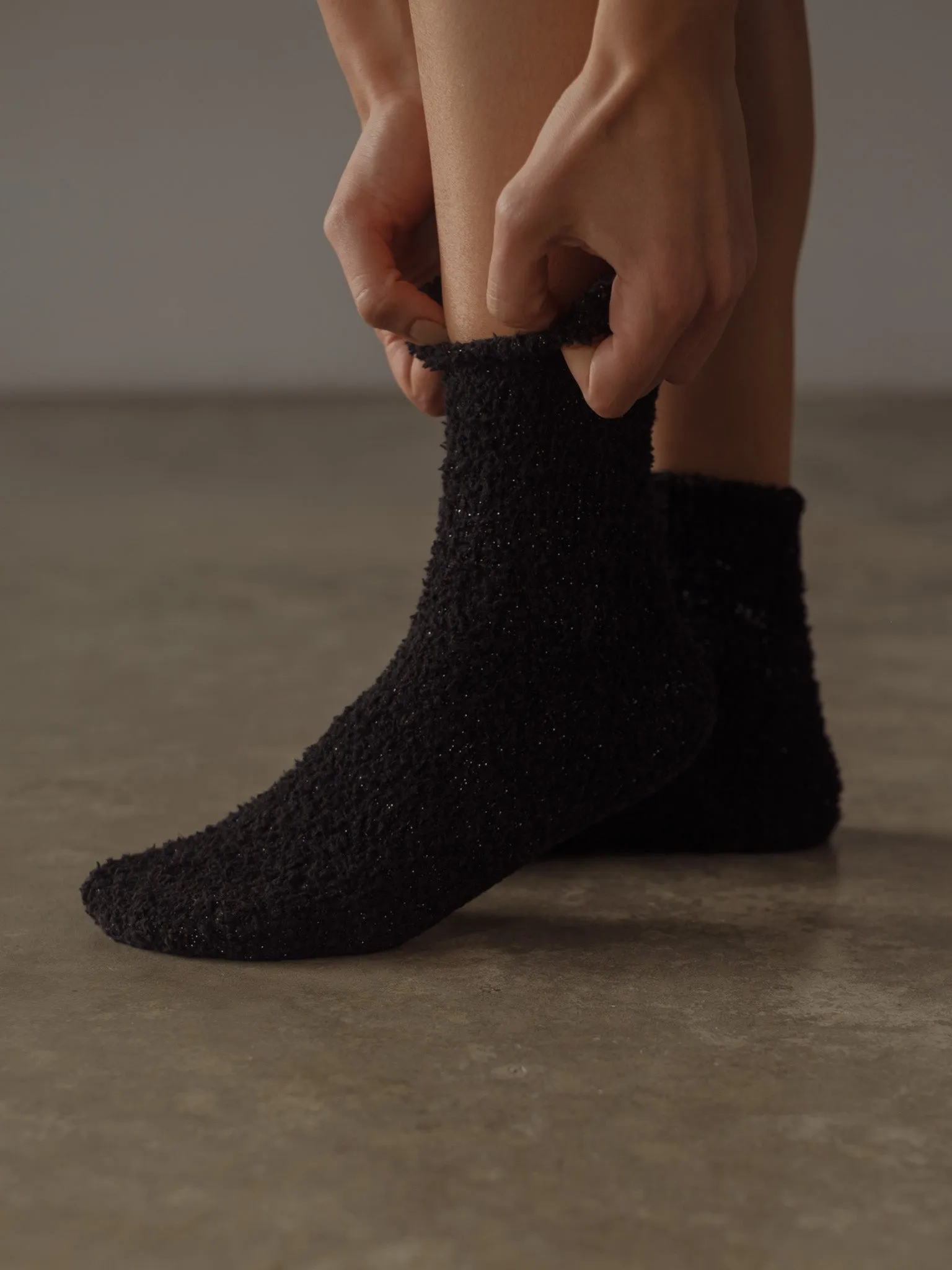 COZY SHINY SOCKS  - BLACK