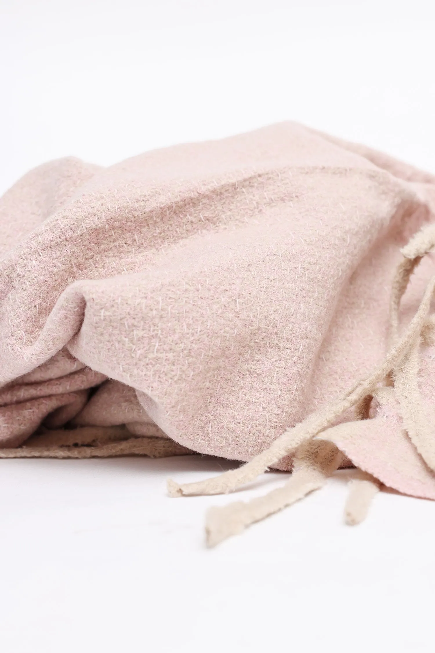 COZY TEXTURED FRINGE SCARF