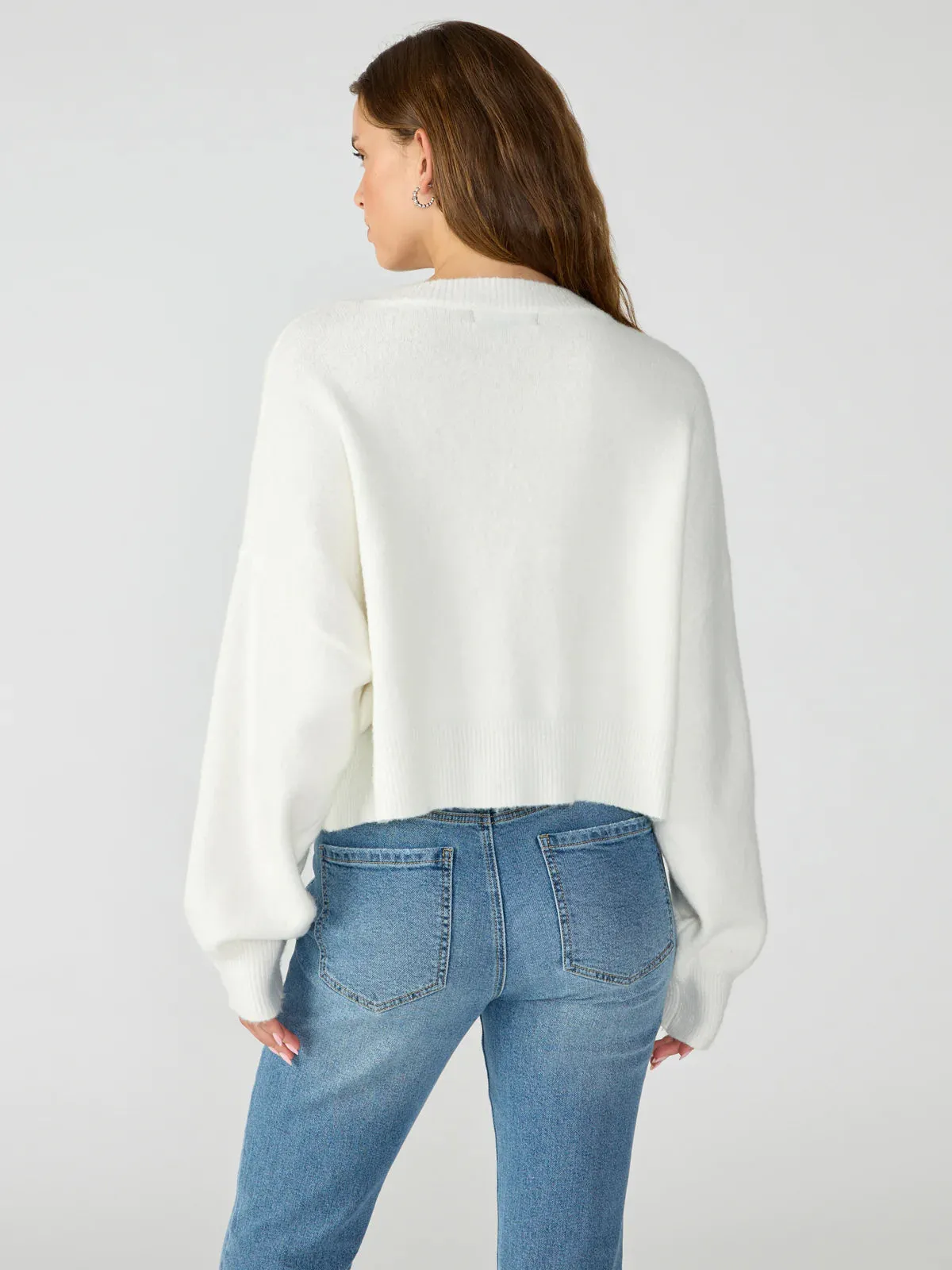 EASY BREEZY VNECK SWEATER - MILK