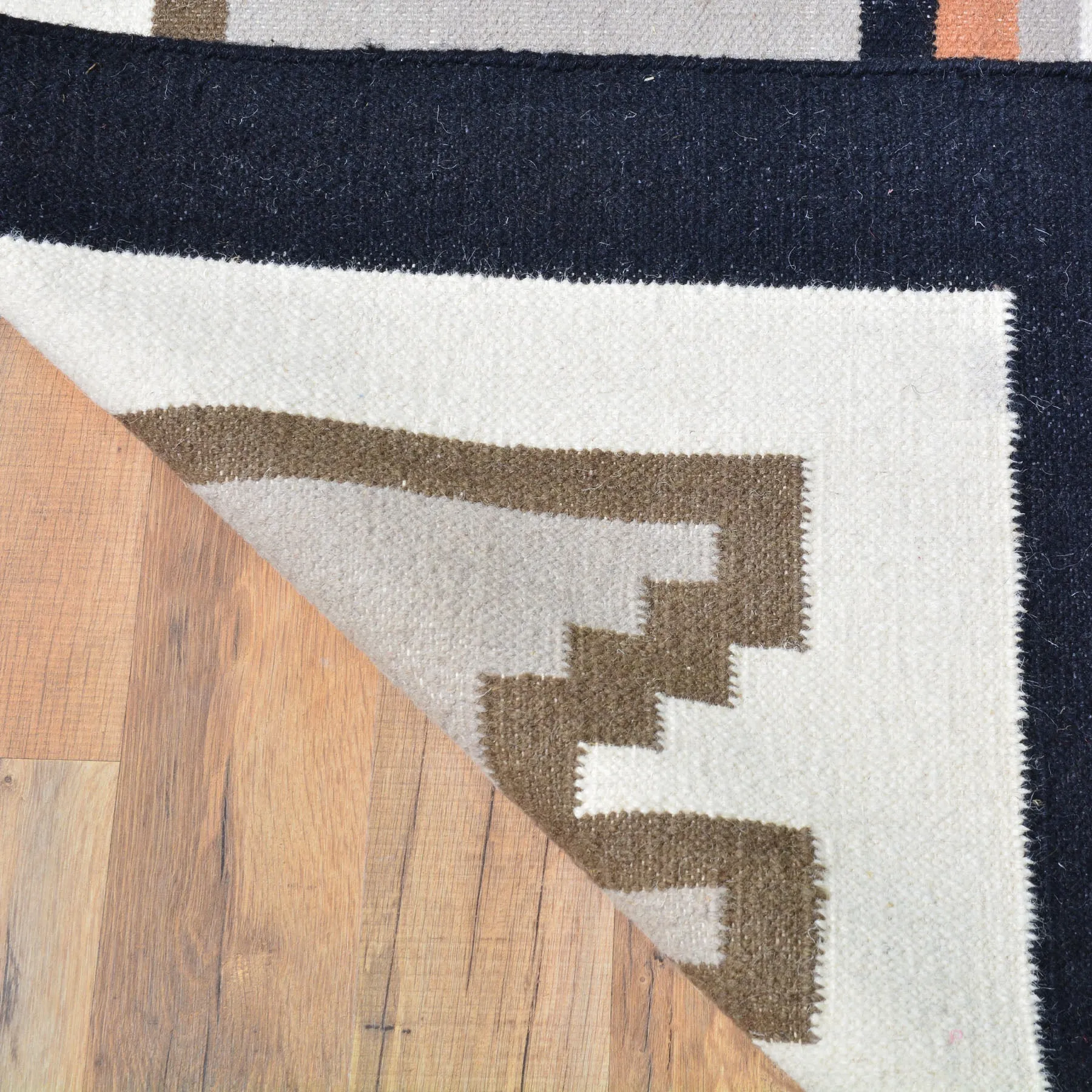 Hand-Woven Southwestern Style Navajo Design Rug (Size 9.9 X 14.2) Cwral-7629