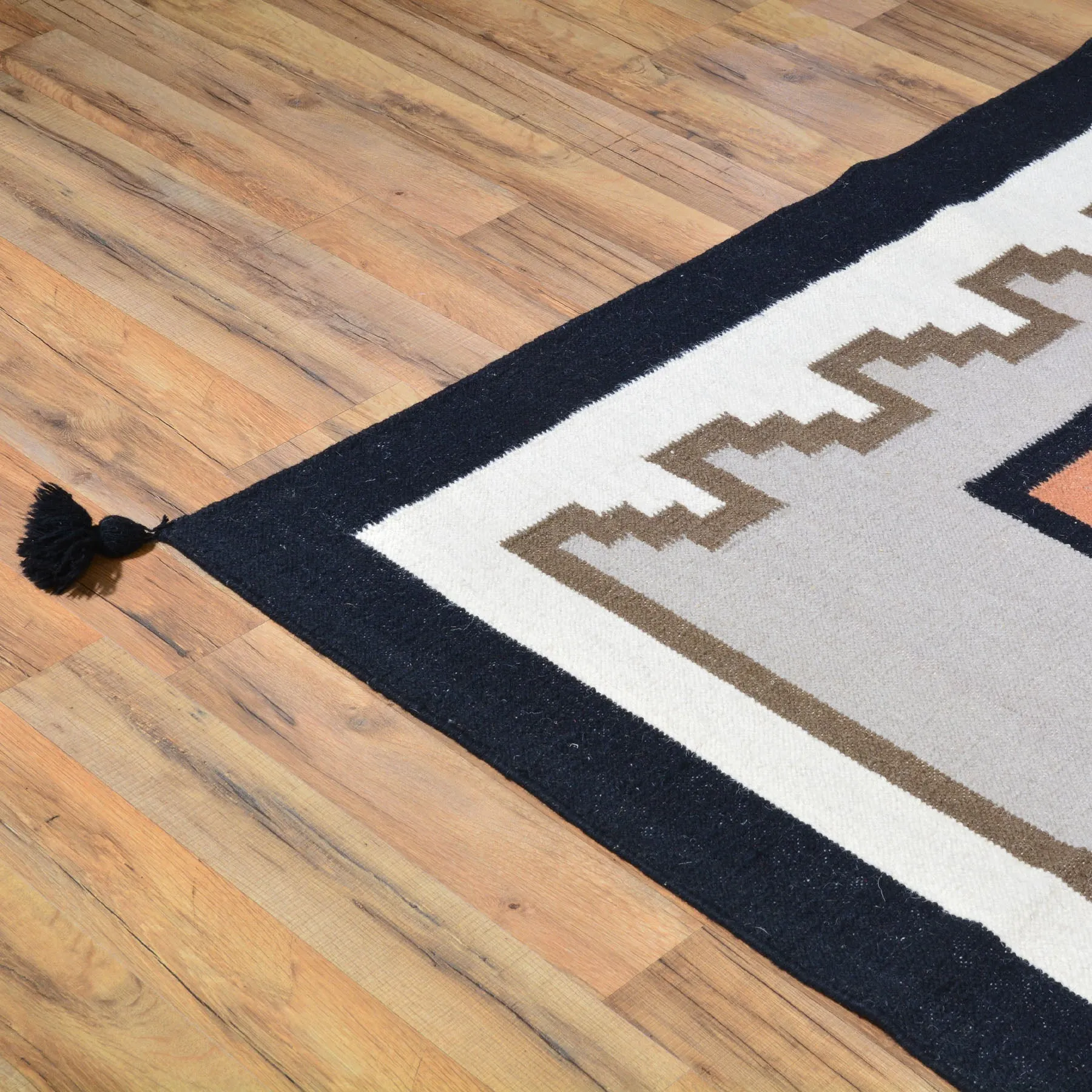 Hand-Woven Southwestern Style Navajo Design Rug (Size 9.9 X 14.2) Cwral-7629