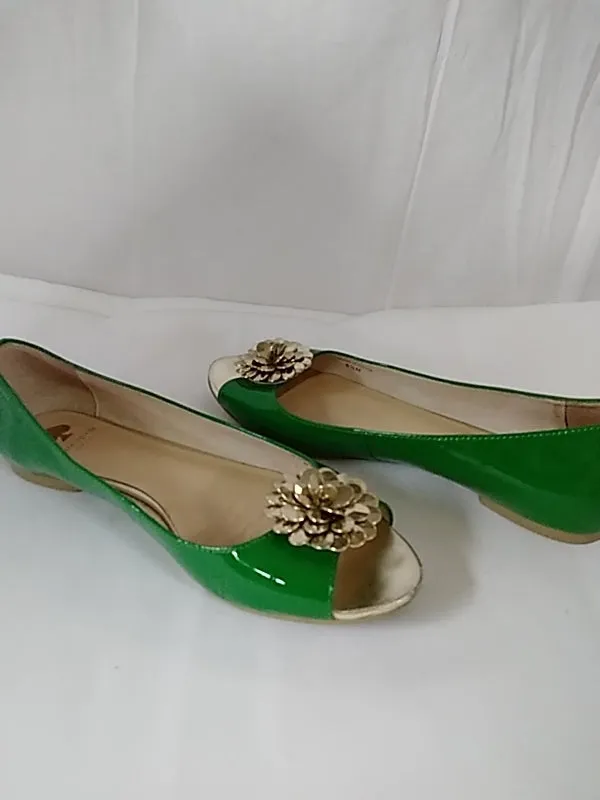 KATE SPADE Women's Green Patent Leather Flats with Gold Floral Embelishment Size 8.5