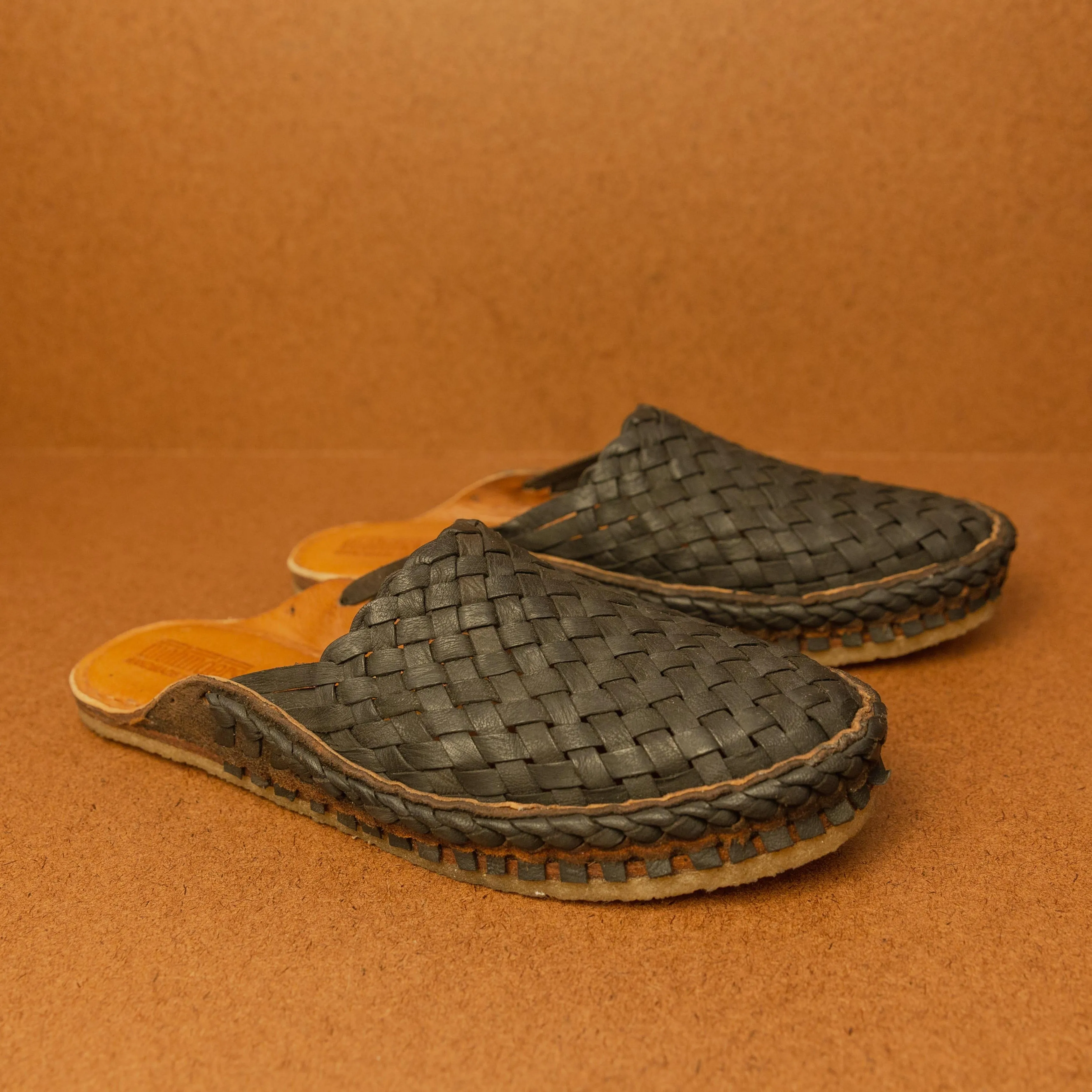 Mohinders Men's Woven City Slippers in Charcoal