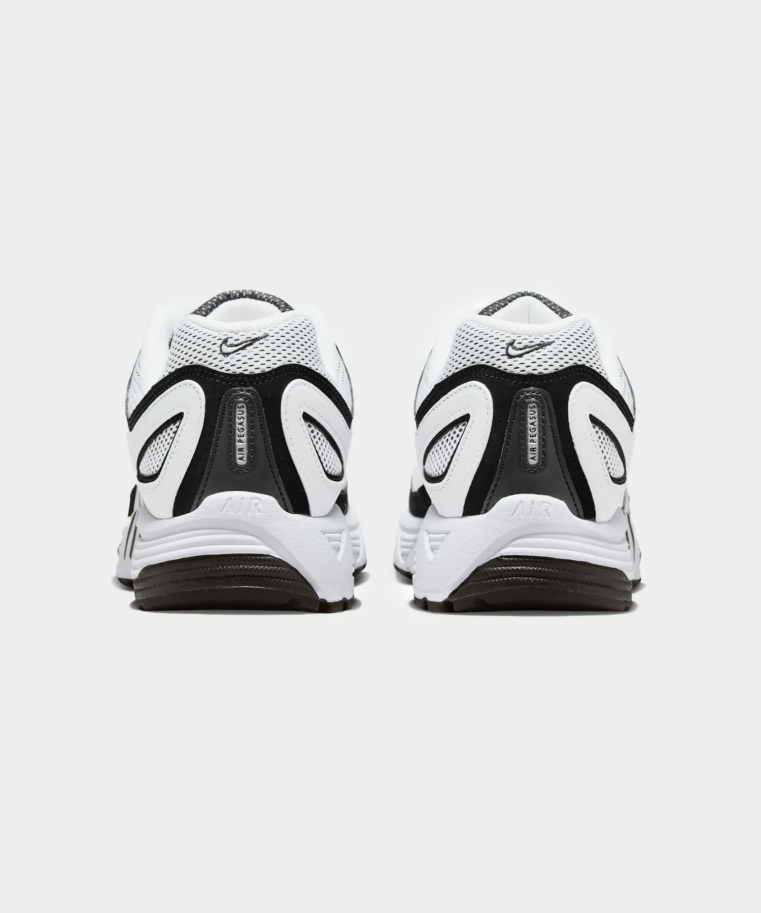 Nike Air Pegasus 2K5 in White   Metallic Silver