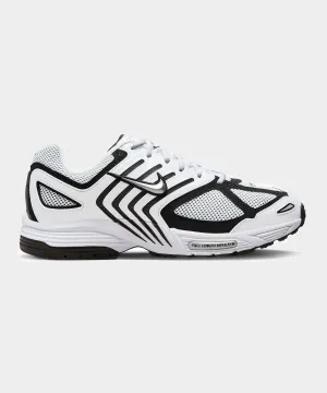 Nike Air Pegasus 2K5 in White   Metallic Silver