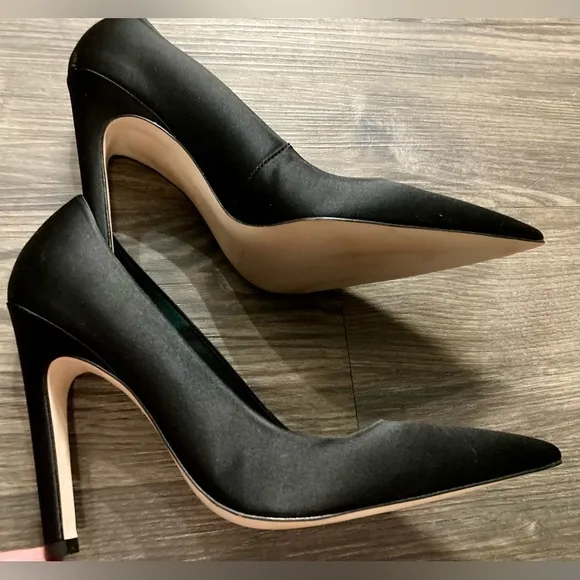NWOB Good American Women’s Size 8.5 Black Icon Satin Pumps