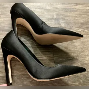 NWOB Good American Women’s Size 8.5 Black Icon Satin Pumps