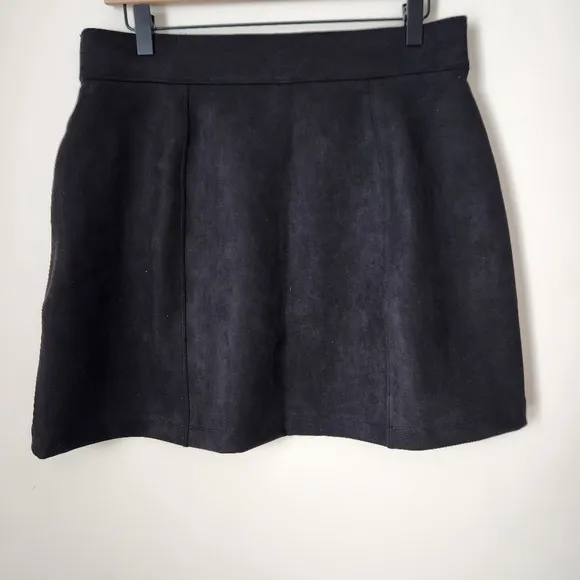 NWT SPANX | Faux Suede A-Line Mini Skirt (Built in Shorts) in Black - Size L
