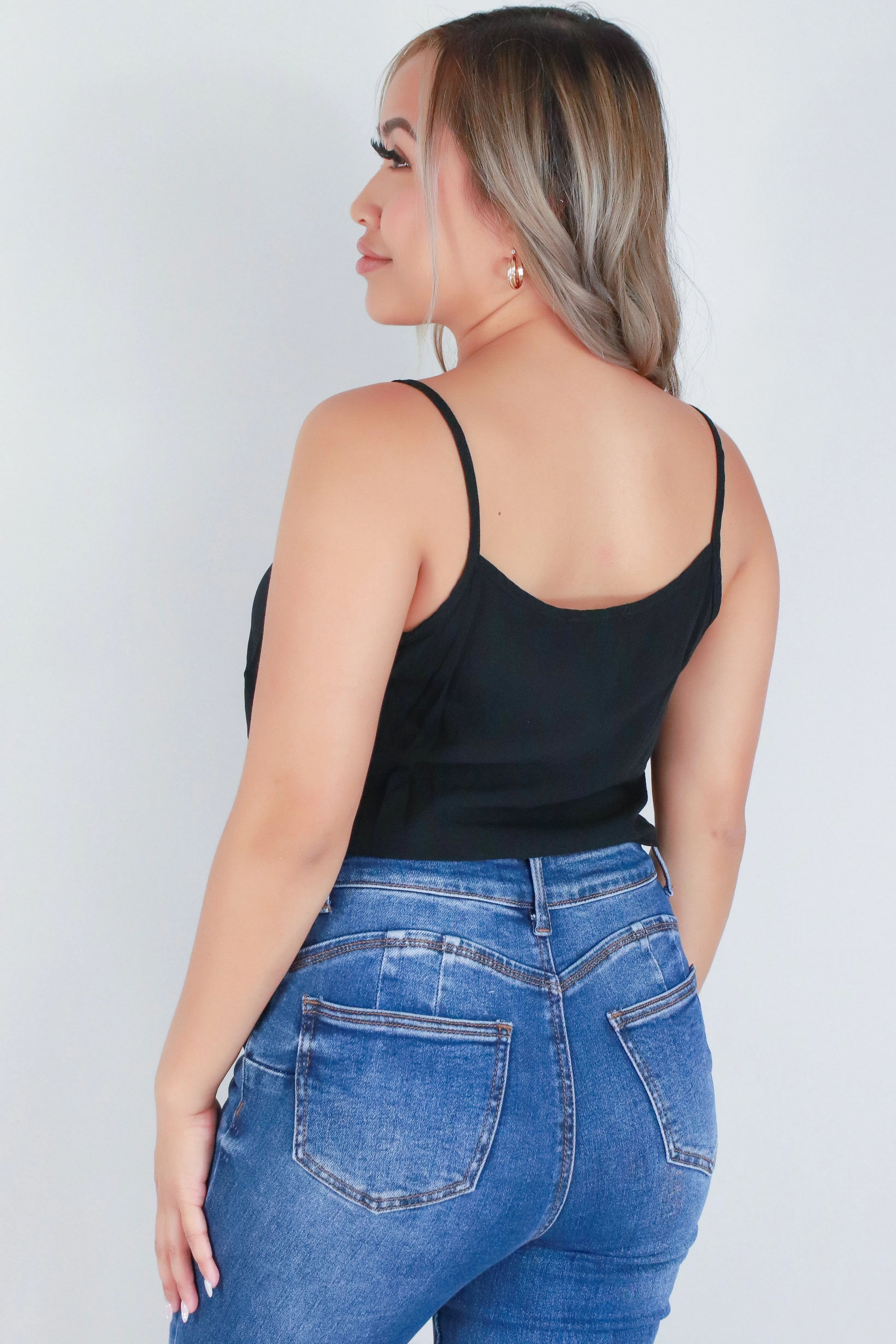 SLEEVELESS TIE FRONT CROP TOP