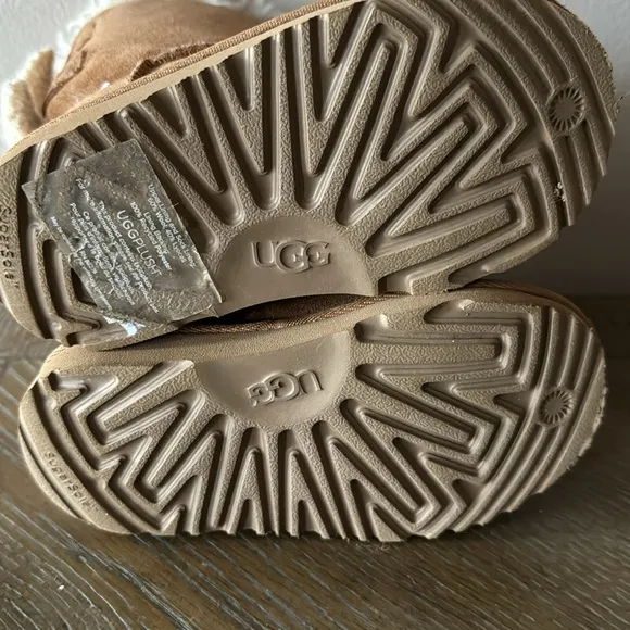 UGG camel color with crochet bows. Little girl size 9