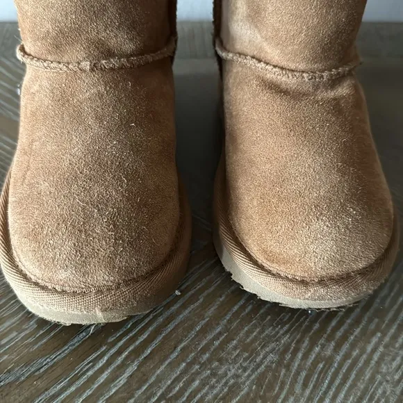 UGG camel color with crochet bows. Little girl size 9
