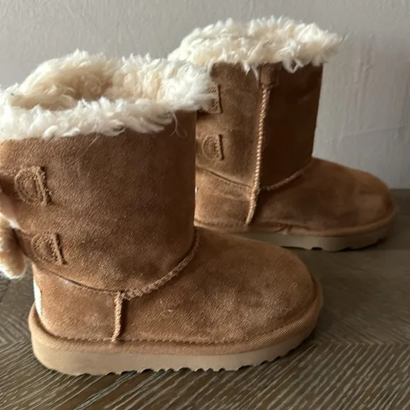 UGG camel color with crochet bows. Little girl size 9