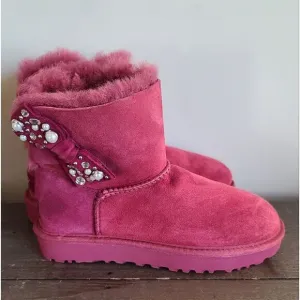 UGG MINI BAILEY BOW BRILLIANT CRYSTAL SUEDE SHEEPSKIN BOOTS Garnet Size 5
