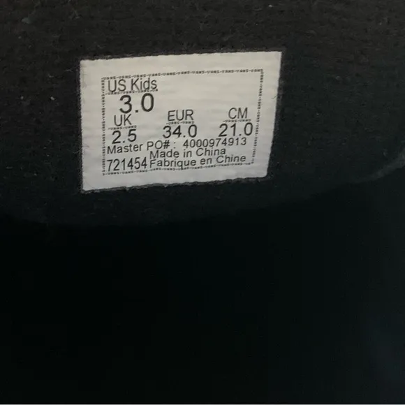 Vans Youth Size 3 Suede Emboss Sk8-Mid Ressue V