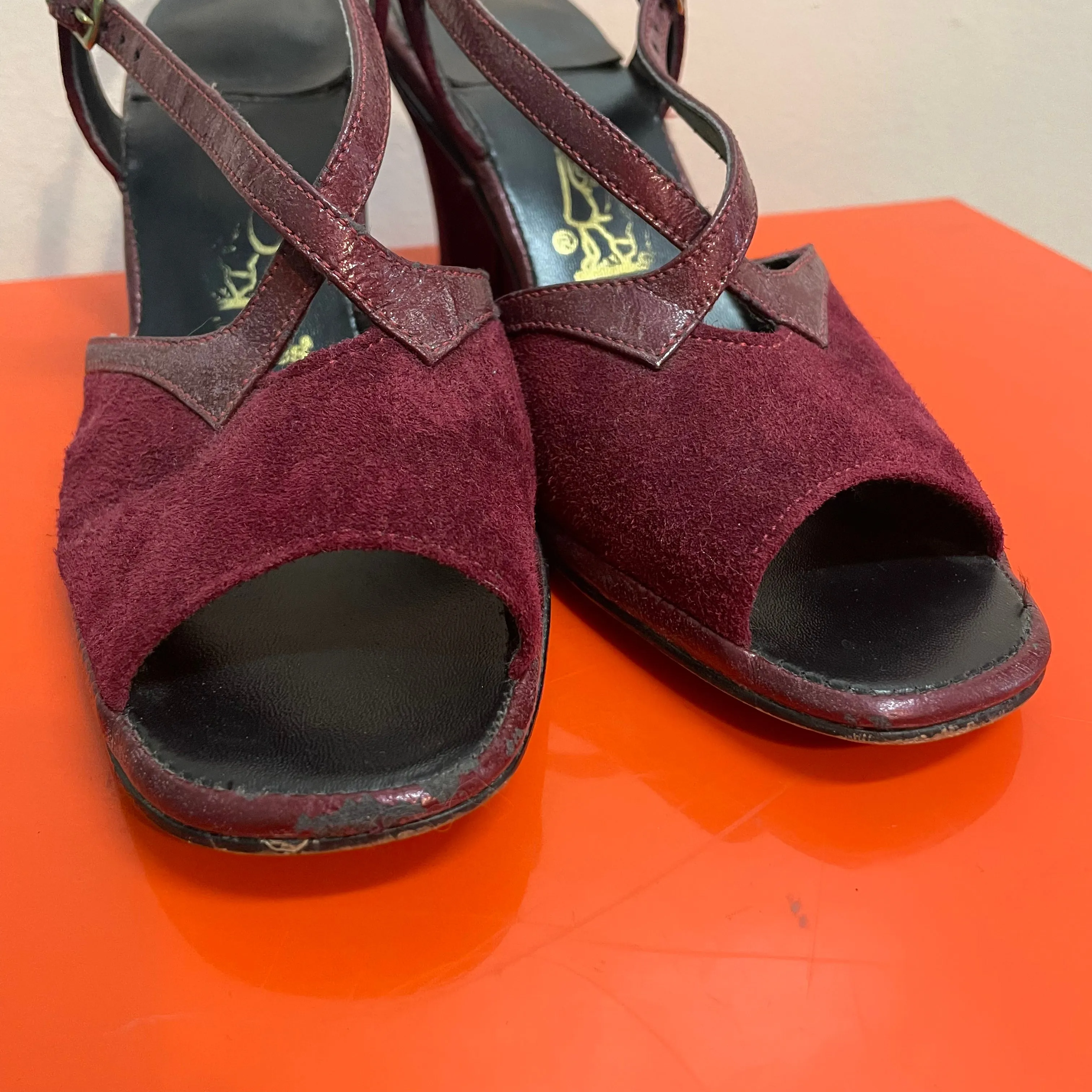 Vintage Hush Puppies leather peep toe heels // US size 7.5 M (HT22102)