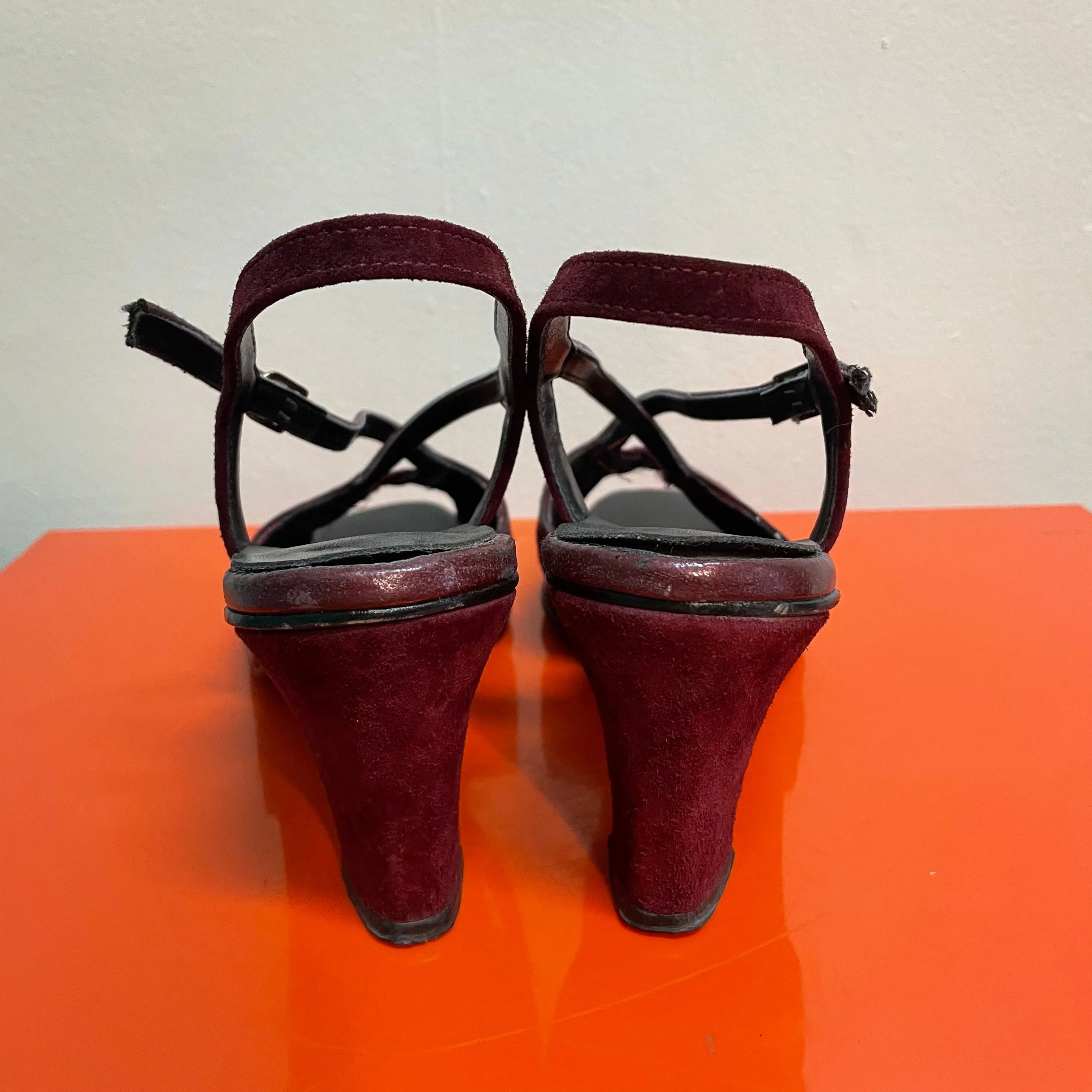 Vintage Hush Puppies leather peep toe heels // US size 7.5 M (HT22102)