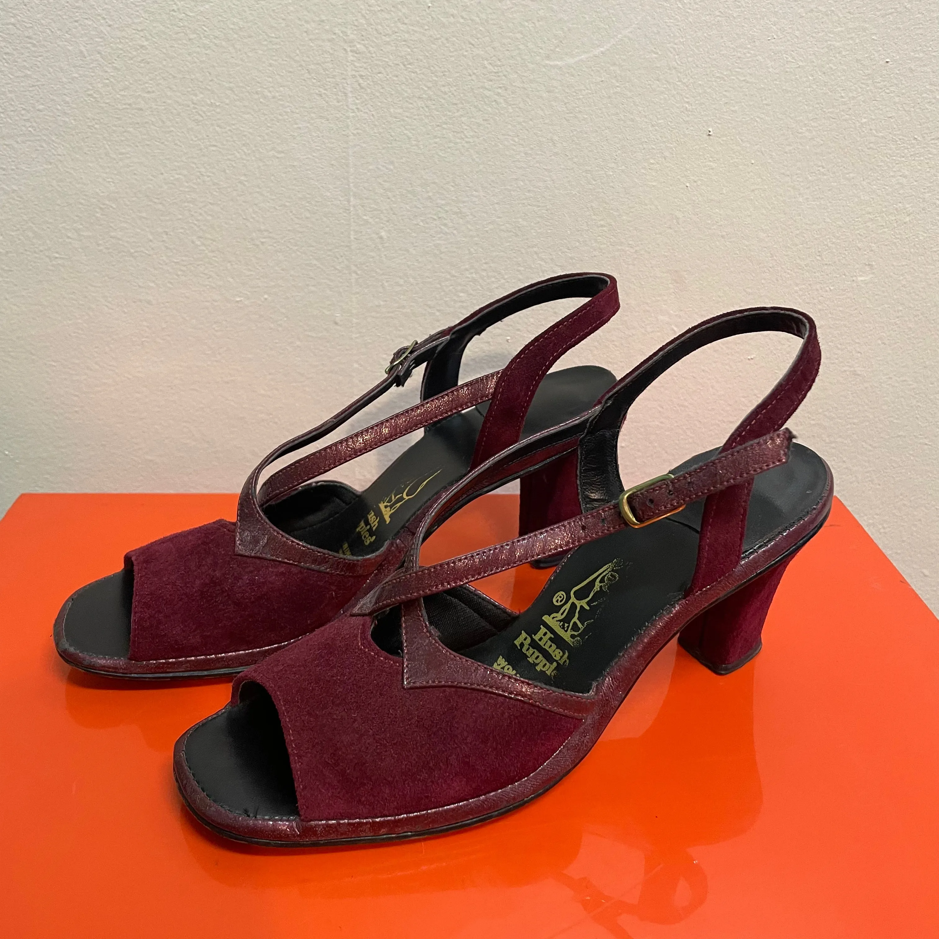Vintage Hush Puppies leather peep toe heels // US size 7.5 M (HT22102)
