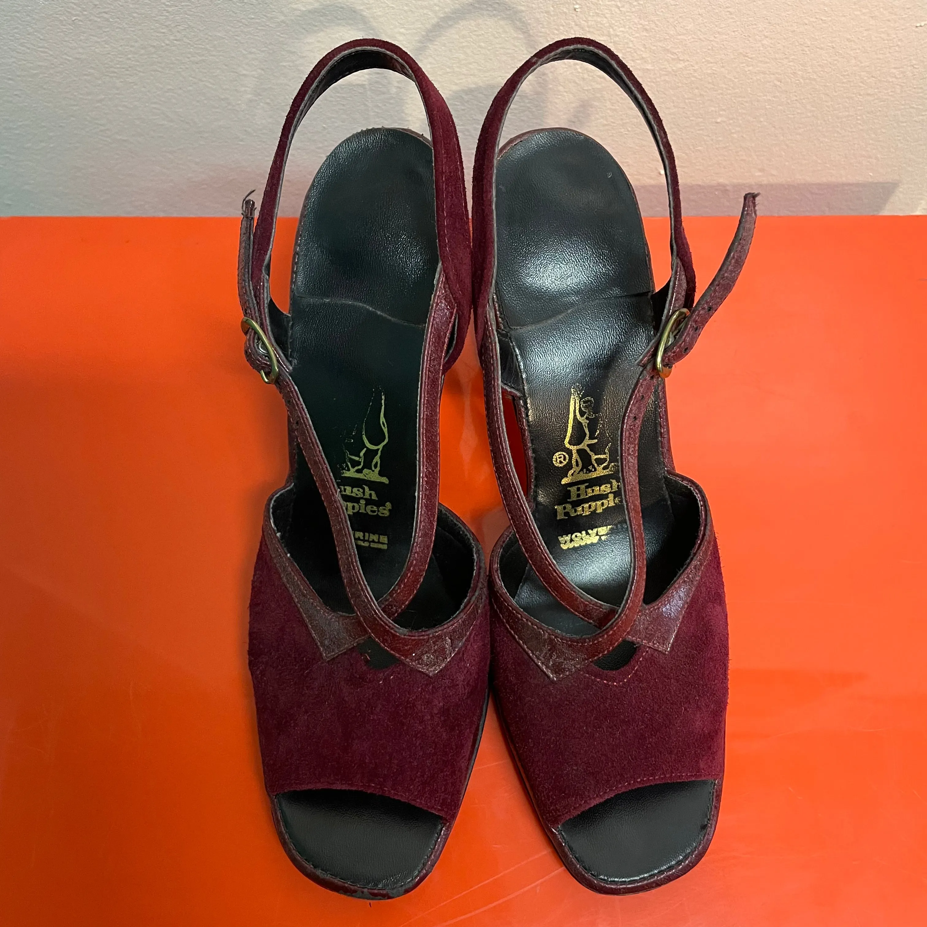 Vintage Hush Puppies leather peep toe heels // US size 7.5 M (HT22102)
