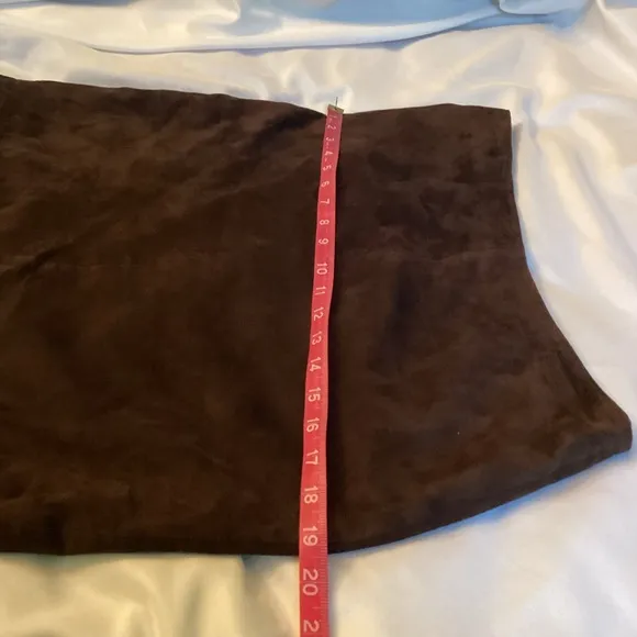 VS2 Gorgeous Chocolate Brown Genuine Goat Suede Skirt with Ruffle Hem Size 8