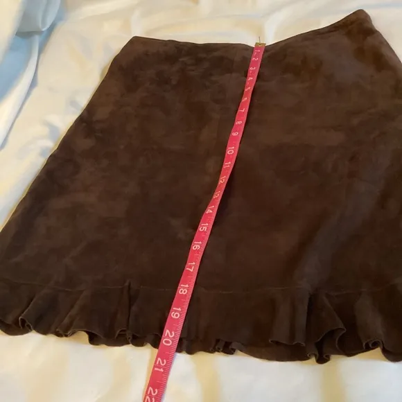 VS2 Gorgeous Chocolate Brown Genuine Goat Suede Skirt with Ruffle Hem Size 8